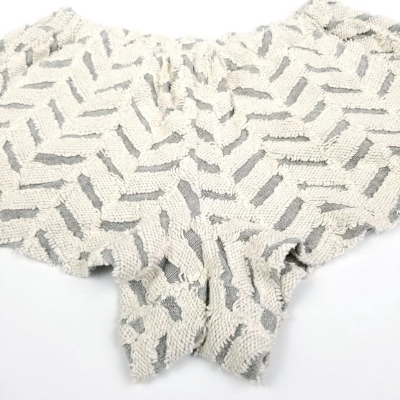 KOCH | Textured Knit Herringbone Shorts White Grey - Picture 3 of 12